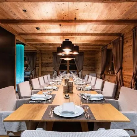 Villa Chalet 5bdr With Ski In Ski Out Access And Sauna *