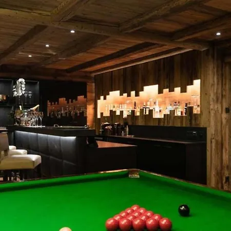 Chalet 5bdr With Ski In Ski Out Access And Sauna Villa *