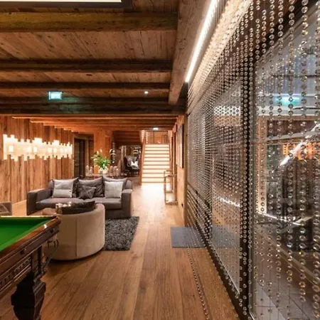 Chalet 5bdr With Ski In Ski Out Access And Sauna